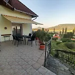 Feriehus Szigligeti Panorama Apartmanhaz