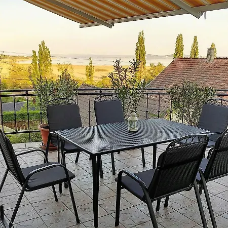 Szigligeti Panorama Apartmanhaz