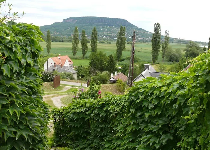 Szigligeti Panorama Apartmanhaz Szigliget